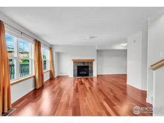 Photo #3: 1043257 Listing