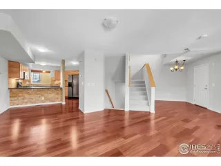 Photo #5: 1043257 Listing