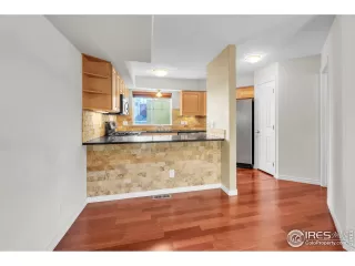 Photo #6: 1043257 Listing