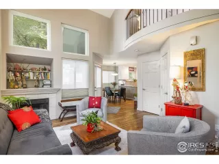 Photo #4: 1043289 Listing