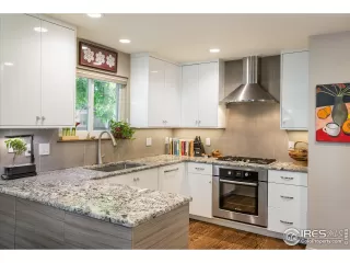 Photo #6: 1043289 Listing