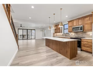 Photo #5: 1043303 Listing