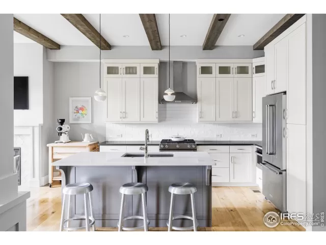 MLS: 1043469 Condo For Sale