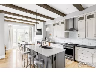 Photo #1: 1043469 Listing