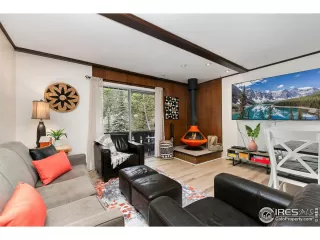 Photo #2: 1043485 Listing