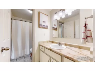 Photo #5: 1043512 Listing