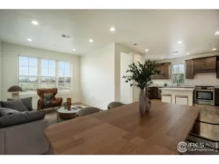 Photo #2: 1043557 Listing