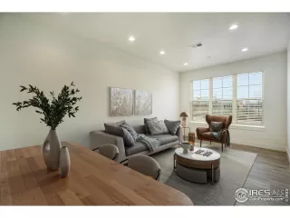 Photo #3: 1043557 Listing