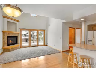 Photo #4: 1043562 Listing