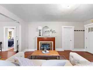 Photo #5: 1043567 Listing