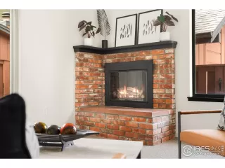 Photo #6: 1043620 Listing