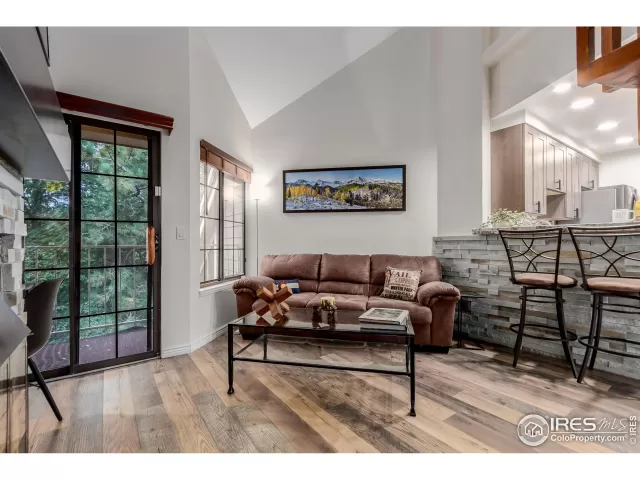 MLS: 1043664 Condo For Sale