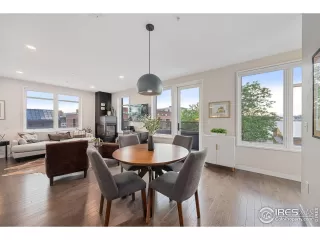 Photo #5: 1043670 Listing