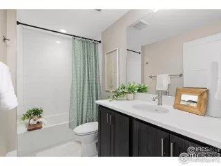 Photo #3: 1043678 Listing