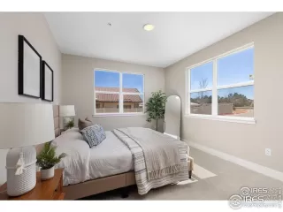 Photo #6: 1043678 Listing