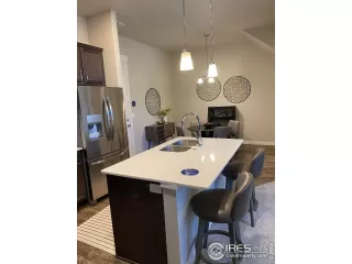 Photo #6: 1043682 Listing