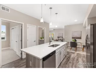 Photo #4: 1043686 Listing