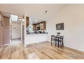 Photo #4: 1043704 Listing