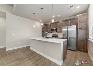 Photo #2: 1043757 Listing