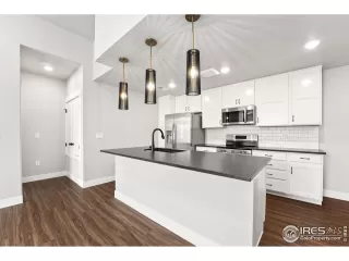 Photo #2: 1043759 Listing