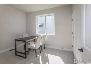 Photo #6: 1043818 Listing