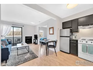 Photo #3: 1044032 Listing