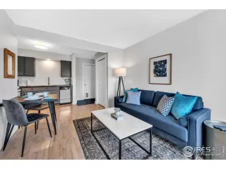 Photo #4: 1044032 Listing