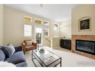 Photo #5: 1044038 Listing