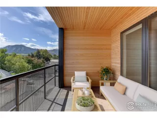 Photo #5: 1044043 Listing 