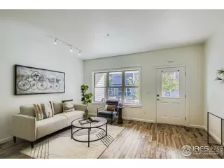 Photo #2: 1044101 Listing