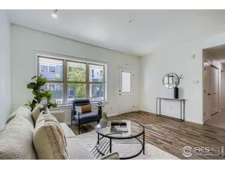 Photo #4: 1044101 Listing