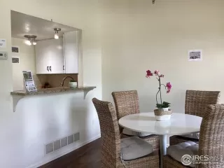 Photo #6: 1044145 Listing