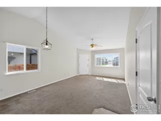 Photo #3: 1044171 Listing