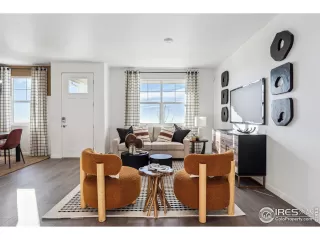 Photo #2: 1044222 Listing