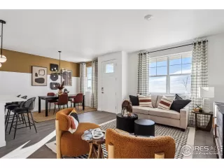 Photo #5: 1044222 Listing