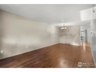 Photo #3: 1044228 Listing