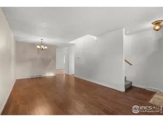 Photo #4: 1044228 Listing