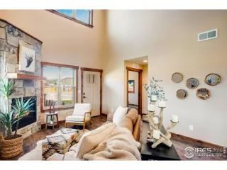 Photo #5: 1044268 Listing