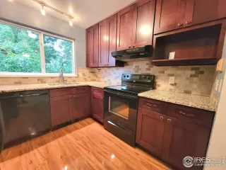 Photo #3: 1044280 Listing