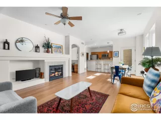 Photo #5: 1044426 Listing