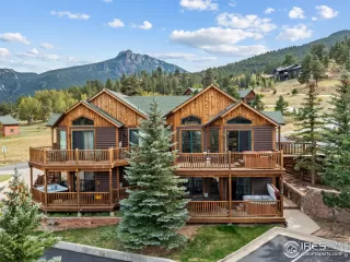 Photo #2: 1044465 Listing