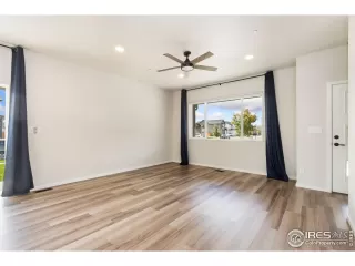 Photo #4: 1044531 Listing