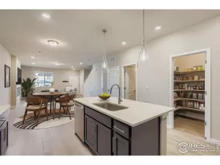 Photo #4: 1044576 Listing