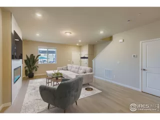 Photo #6: 1044576 Listing