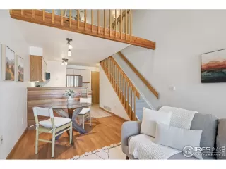 Photo #2: 1044607 Listing