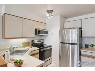 Photo #3: 1044607 Listing