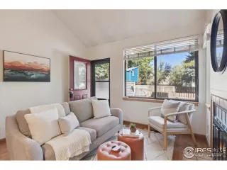 Photo #4: 1044607 Listing