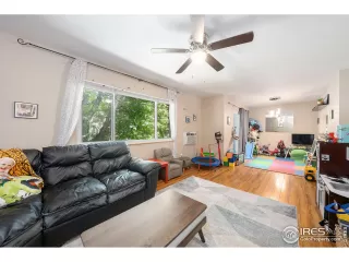 Photo #2: 1044617 Listing