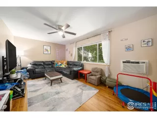 Photo #3: 1044617 Listing