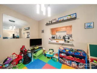 Photo #6: 1044617 Listing